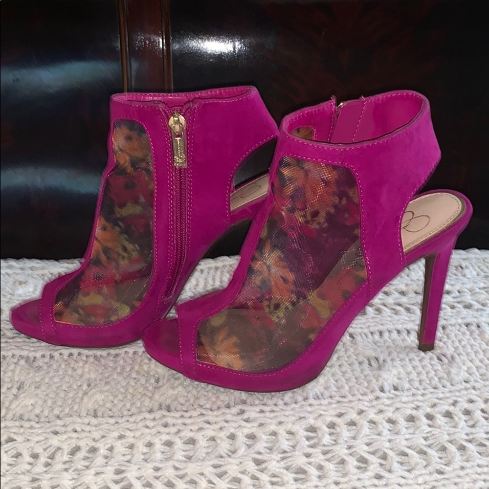 Jessica Simpson floral w/ gold hardware heels - Picture 2 of 4